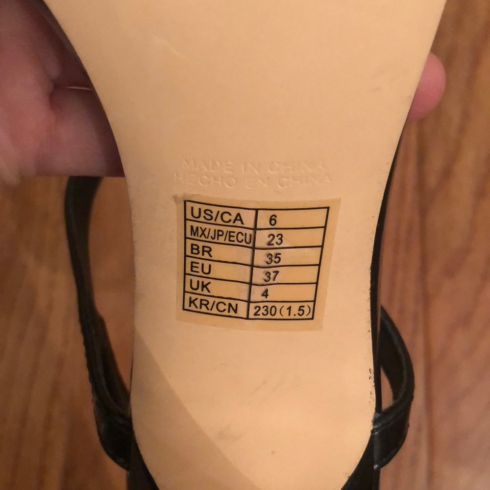 Black forever 21 heels. Size 6. Never worn. - Picture 3 of 3